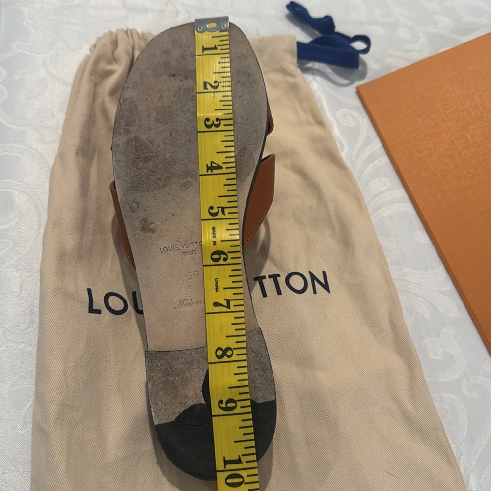 JUST LIKE NEW! LV Isola Flat Mule. EU 39 - Picture 15 of 15